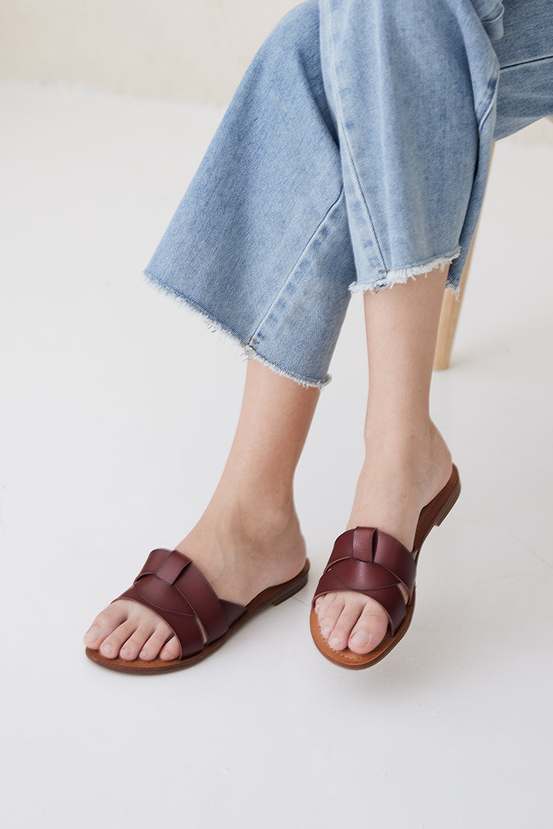 Reika Interlocking Sliders in Pecan - Image 6