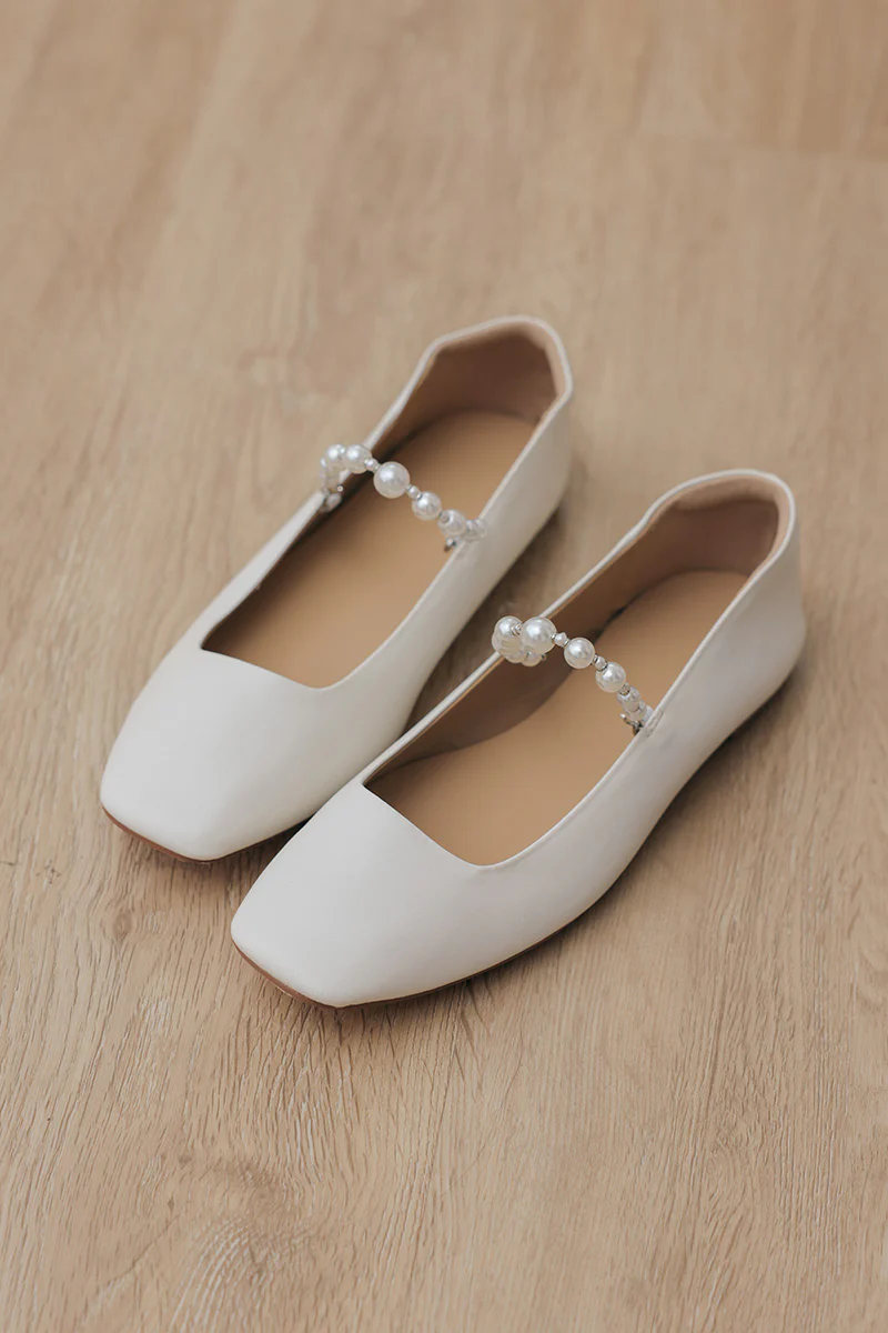 Rian Detachable Pearl Strap Flats in Cream