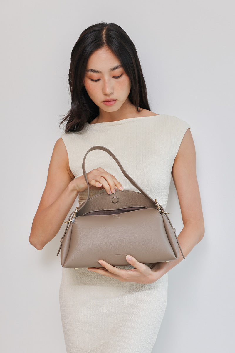 Roma Shoulder Bag in Taupe Pebbled - Image 5