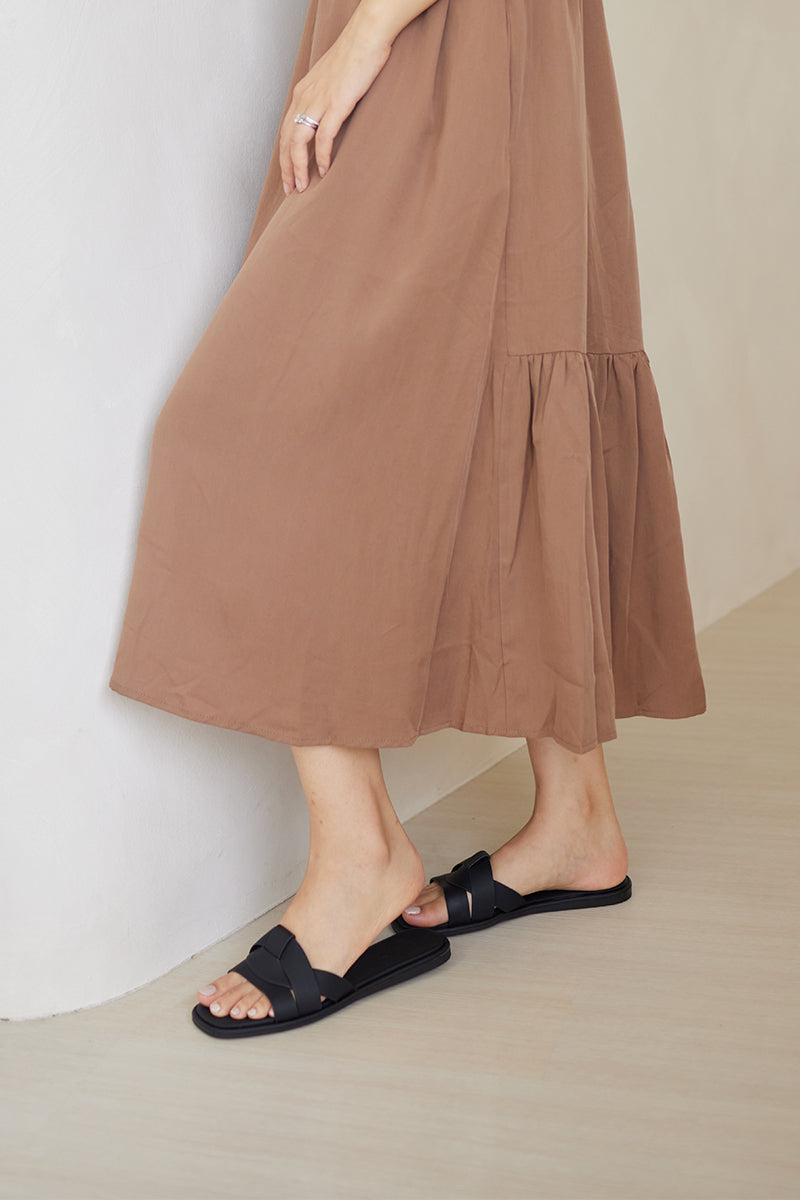 Ruka Sliders in Black - Image 5
