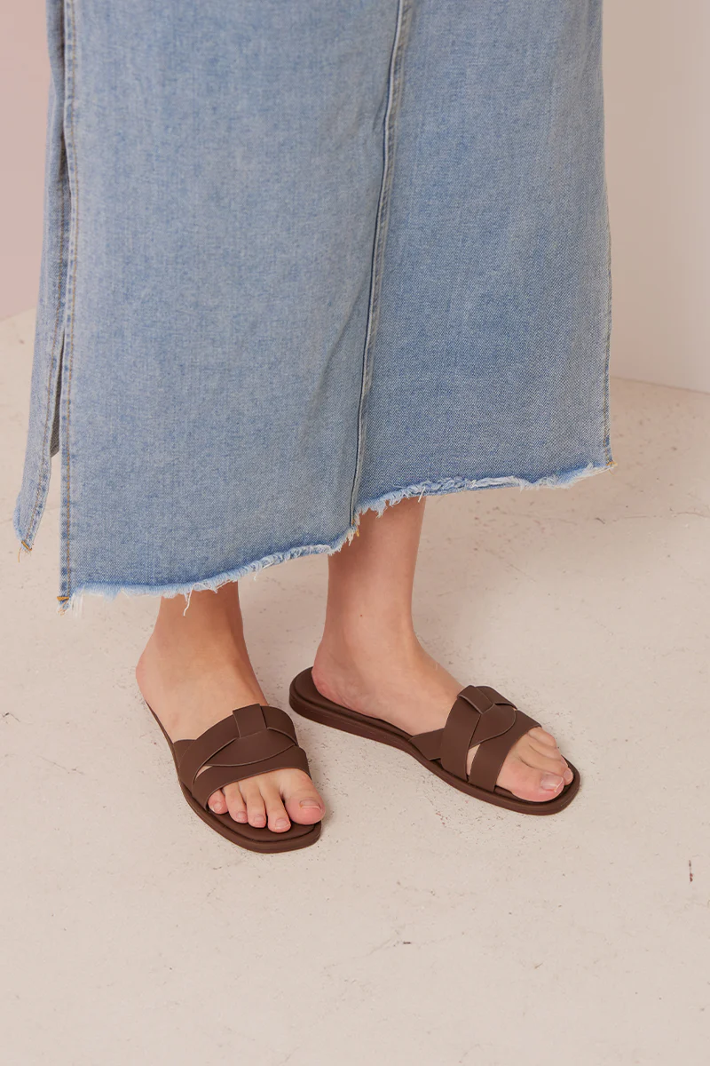 Ruka Sliders in Americano - Image 3