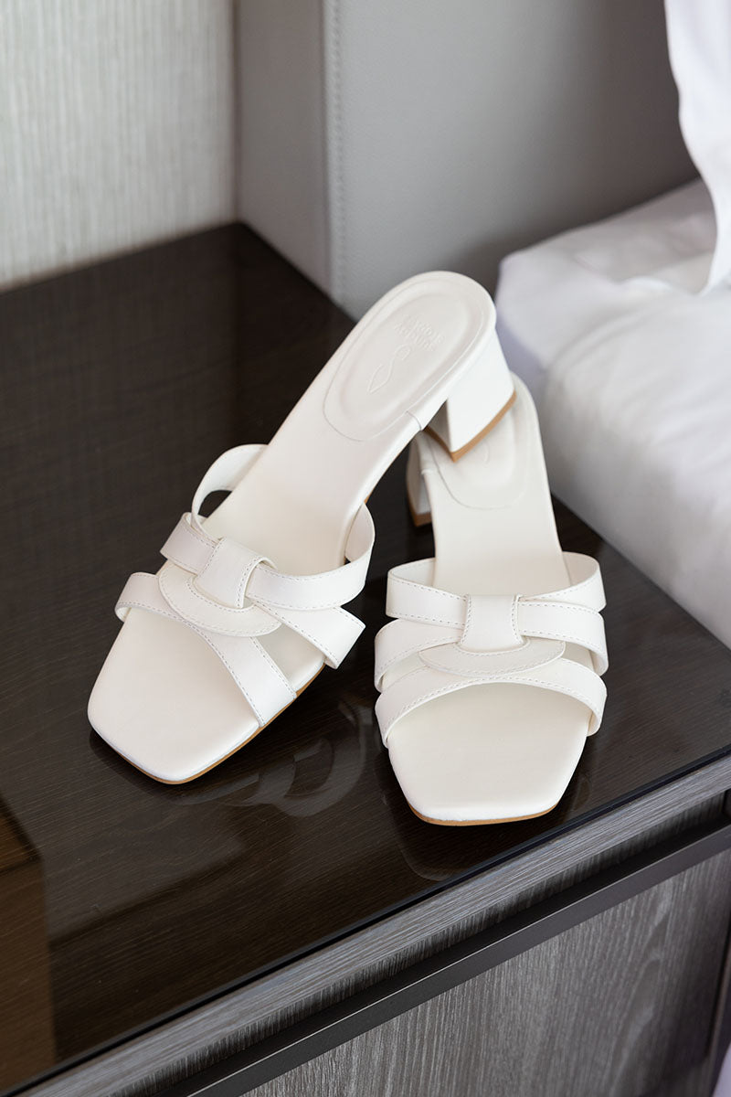 Ruuda Interlocking Block Heels in Cream - Image 6