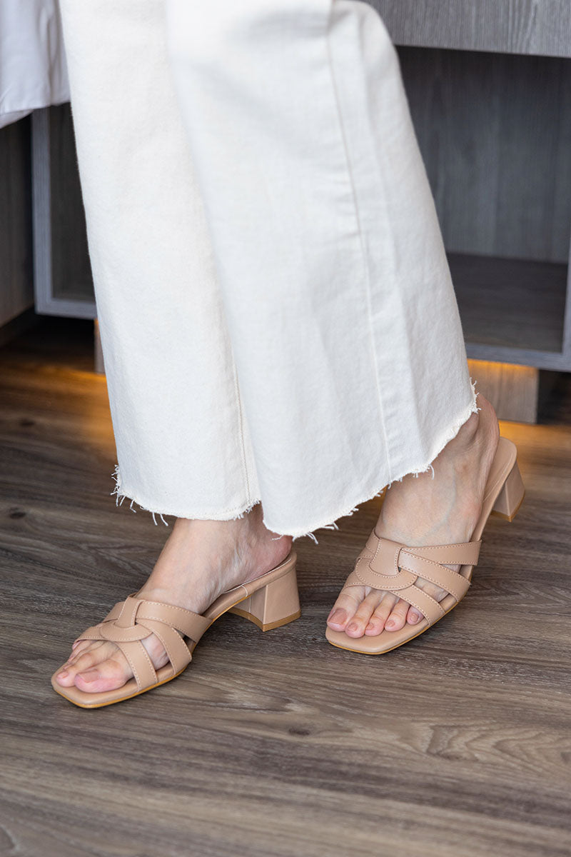 Ruuda Interlocking Block Heels in Nude - Image 3