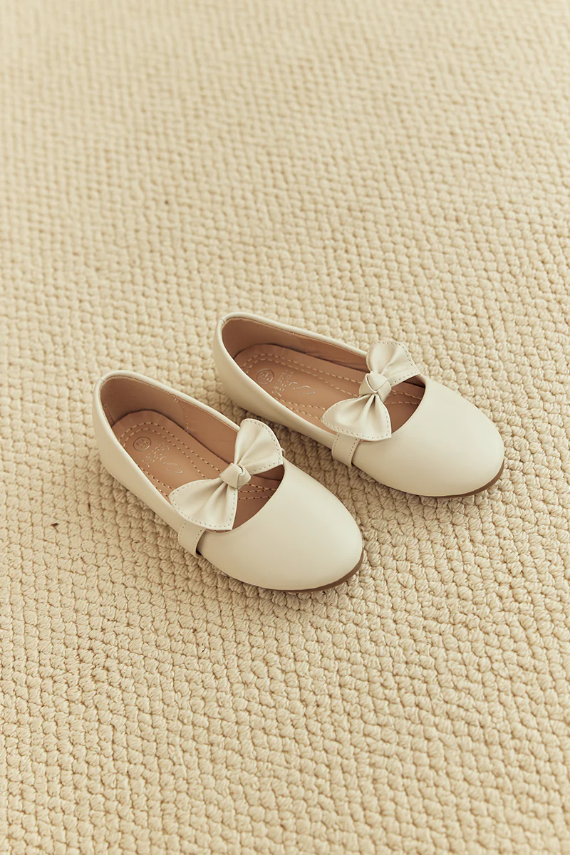 Sable Kids Ribbon Flats in Cream - Image 3