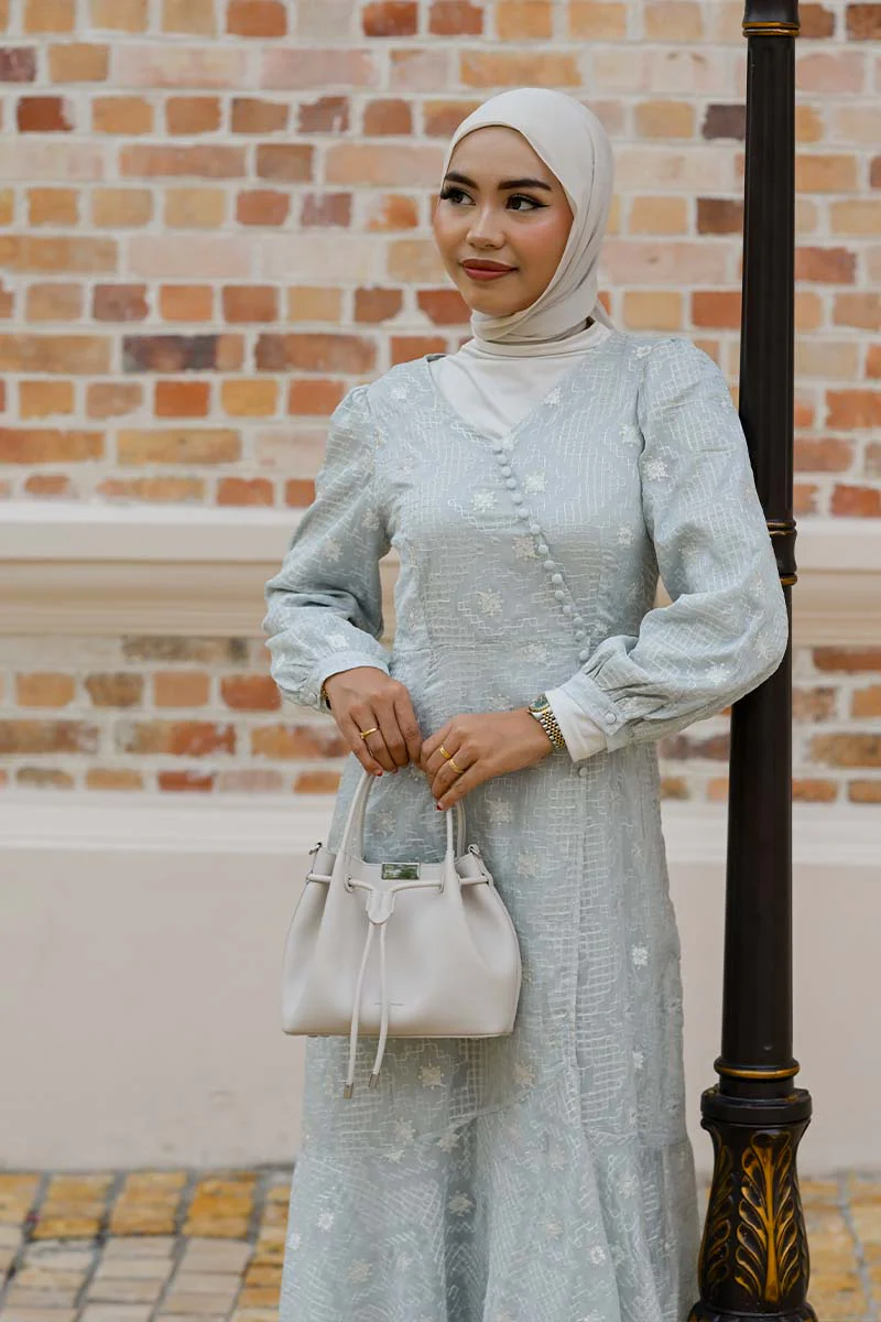 Santiago Dumpling Bag in Ivory Smoke - Image 3