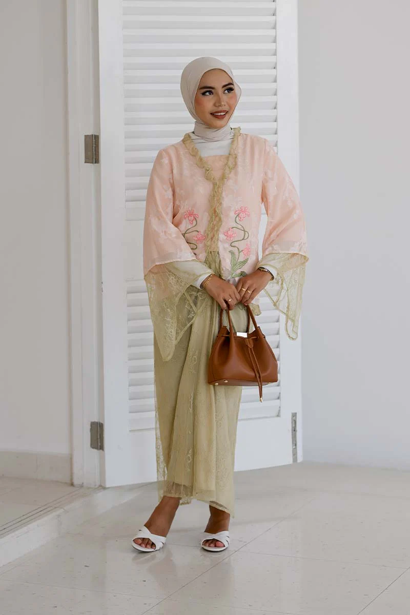 Santiago Dumpling Bag in Tan - Image 4