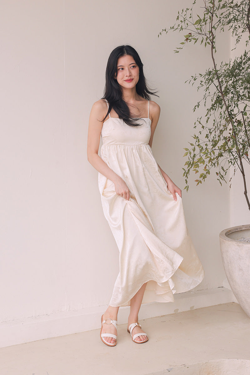 Saphira Gold Ring Sliders in Cream - Image 3