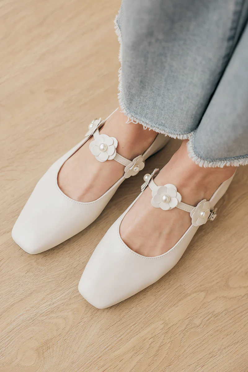 Sorrel Floral Cut out Maryjane Flats in Cream
