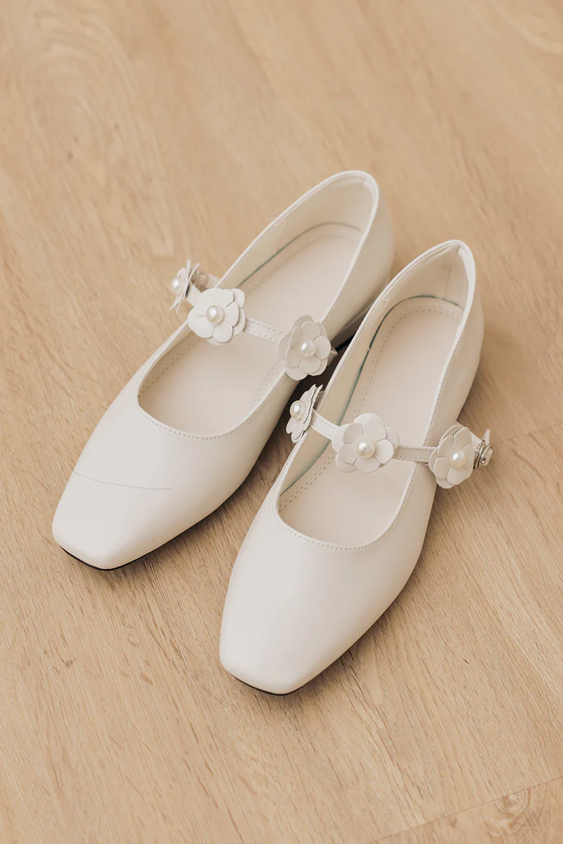 Sorrel Floral Cut out Maryjane Flats in Cream - Image 2