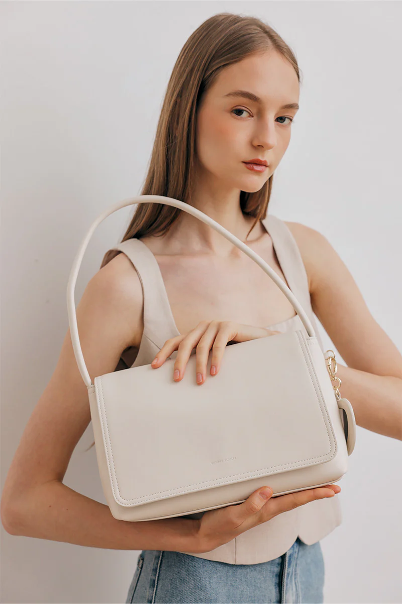 Sydney Shoulder Bag in Cream - Image 3