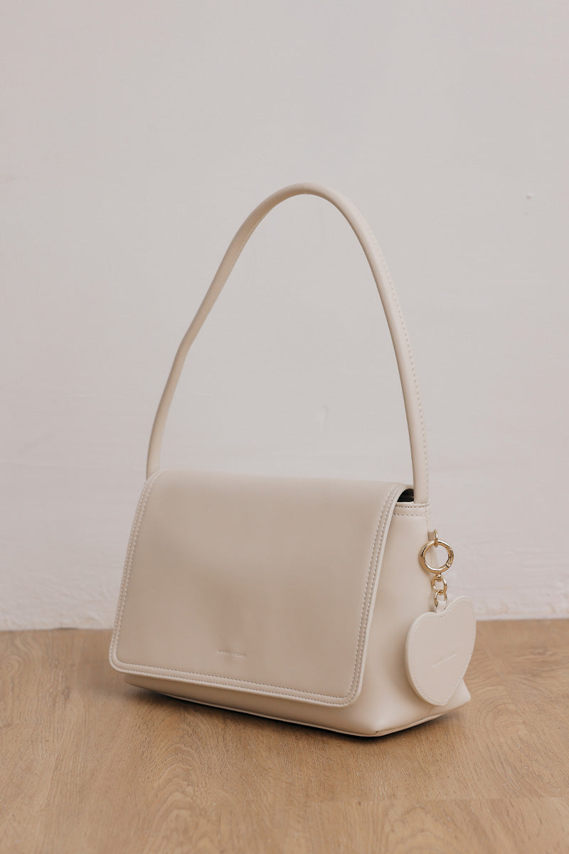 Sydney Shoulder Bag in Cream - Image 6
