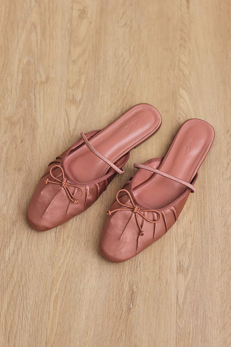 Vetta Bow Slip-On Mule in Brick Rose