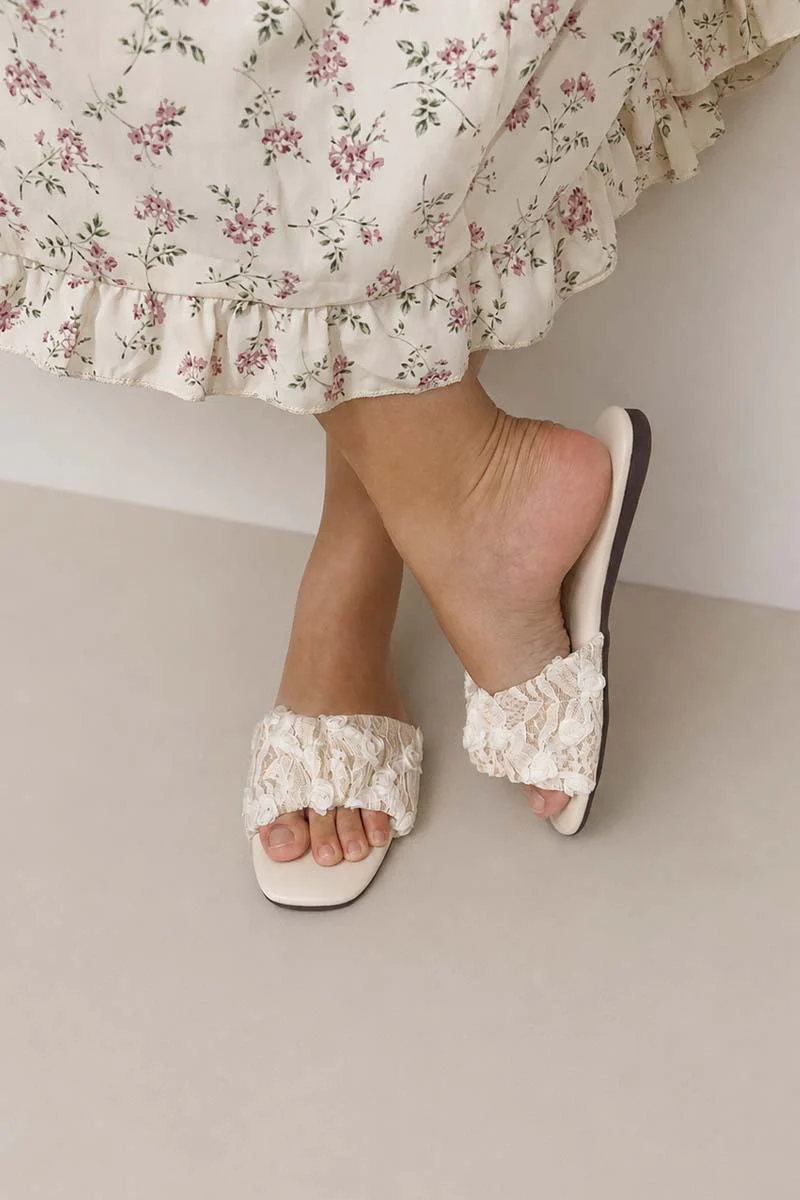 Willow Cloud Sliders in Cream Floral Mesh - Image 3