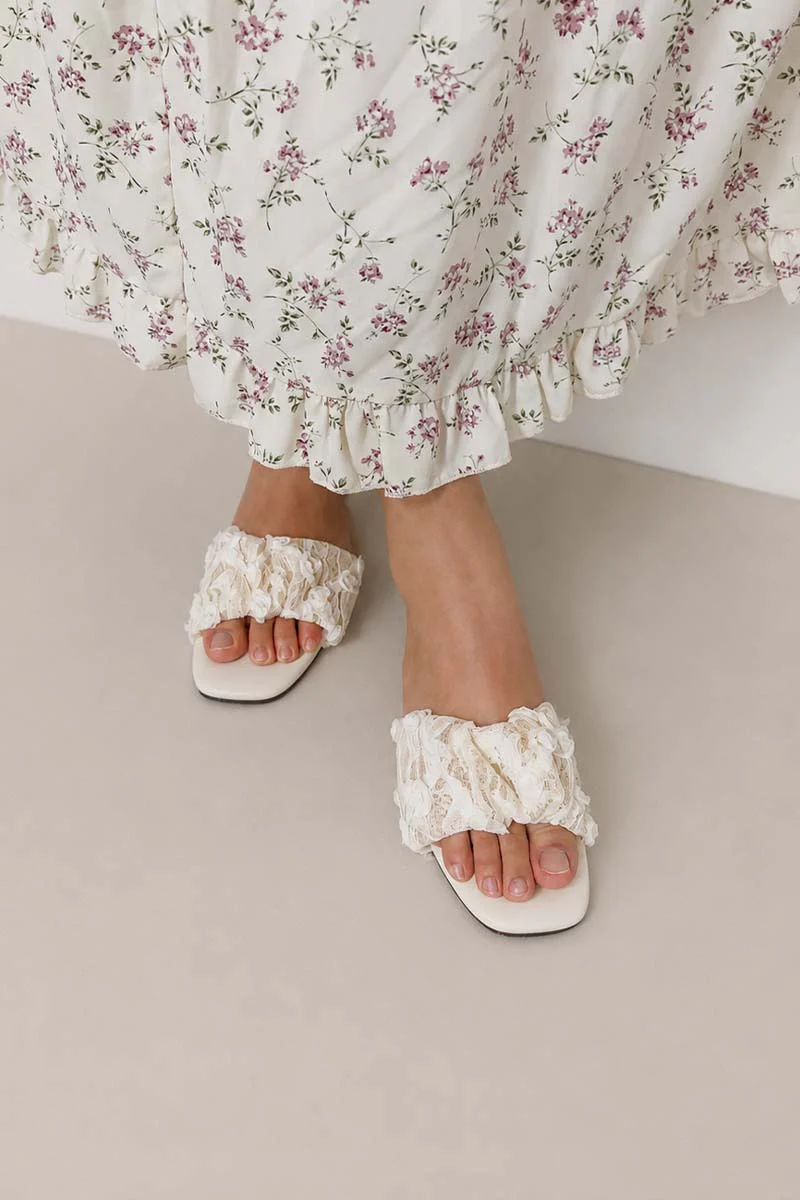 Willow Cloud Sliders in Cream Floral Mesh - Image 5