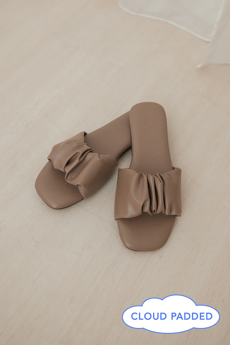 Willow Cloud Sliders in Elephant