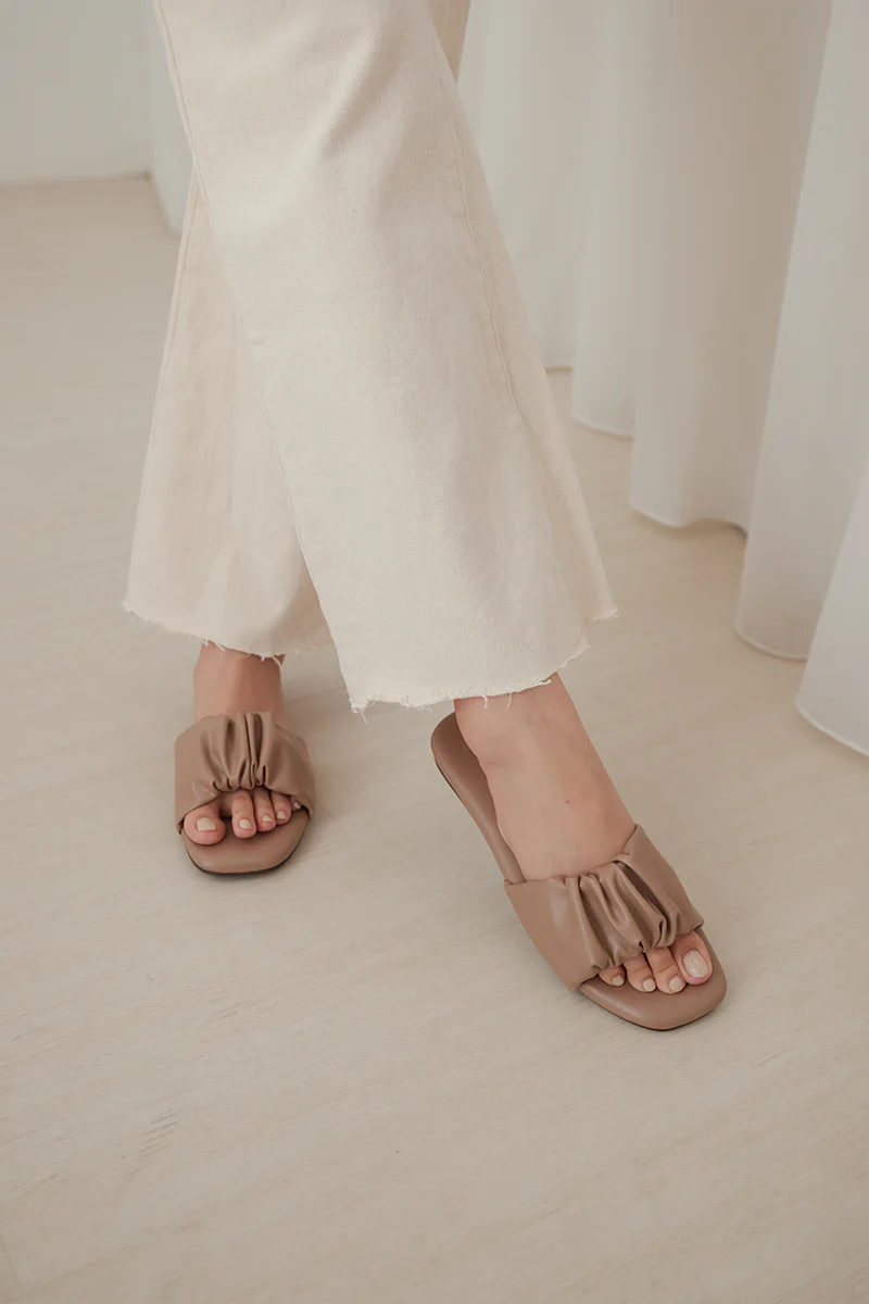 Willow Cloud Sliders in Taupe - Image 2