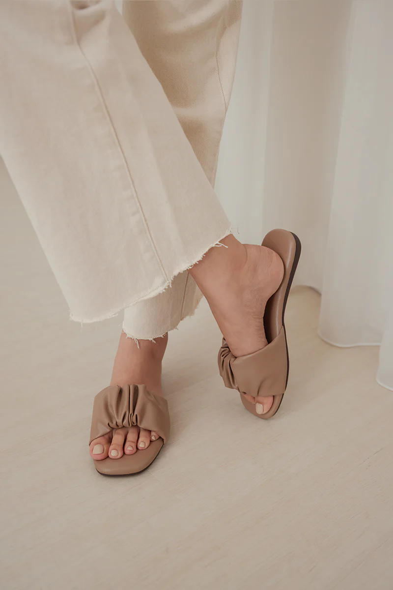 Willow Cloud Sliders in Taupe - Image 3