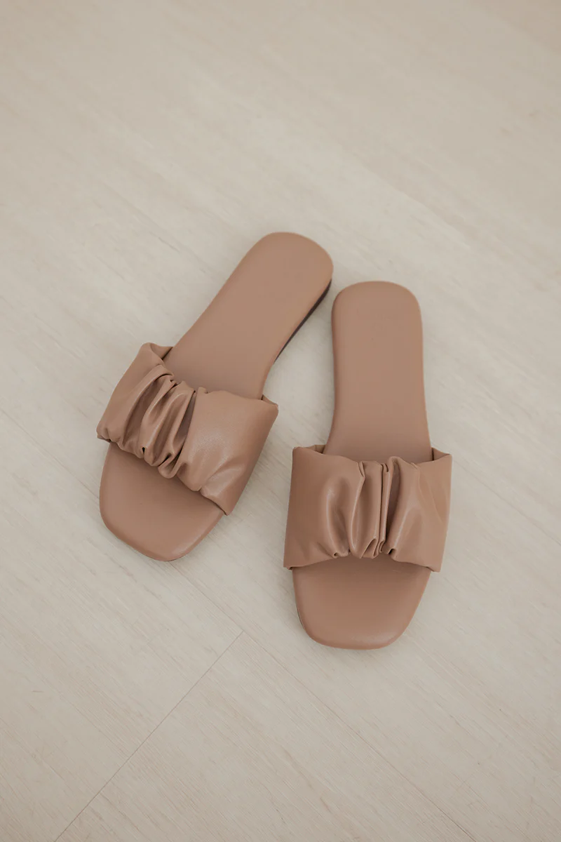 Willow Cloud Sliders in Taupe - Image 5