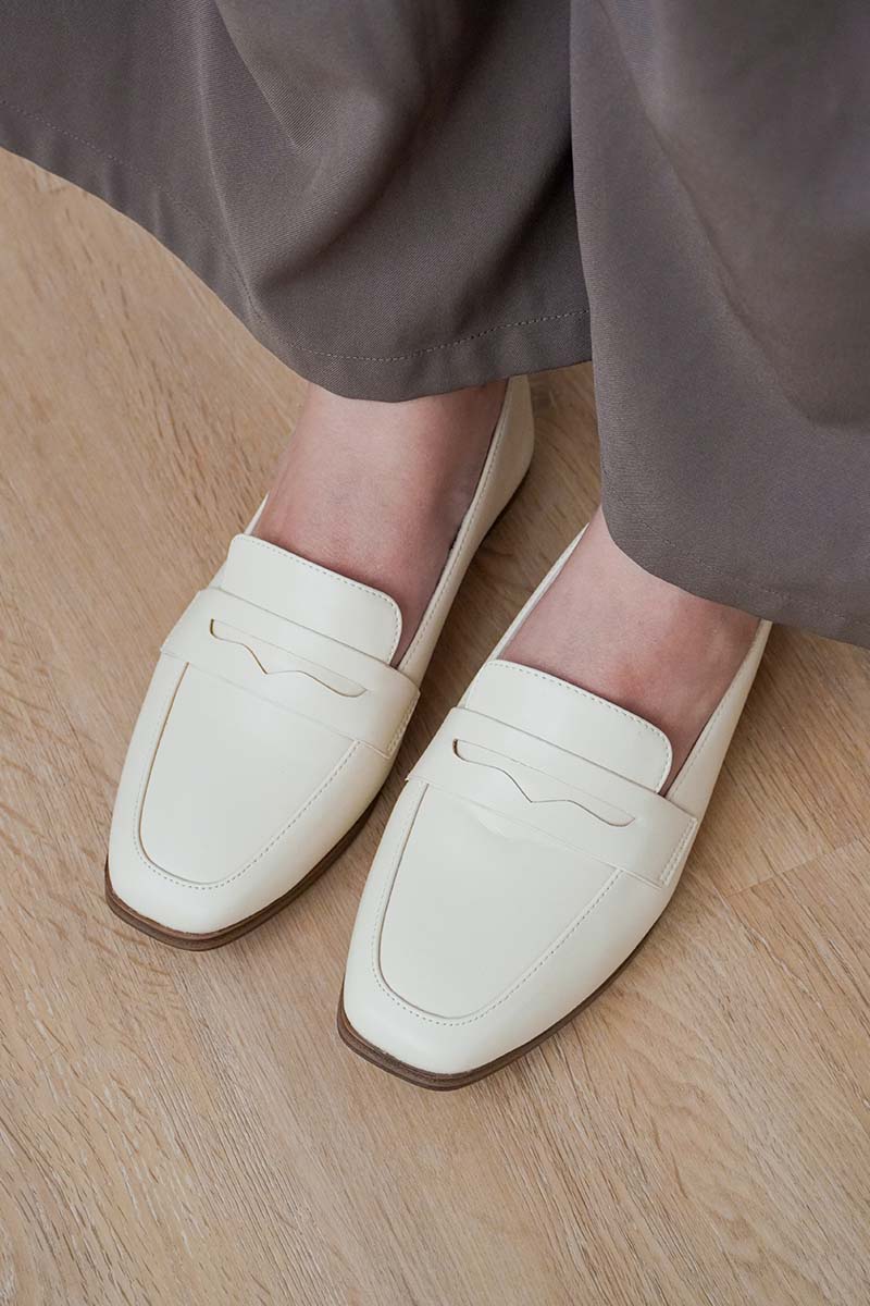 Zynelle Loafers in Cream - Image 5